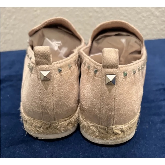 Women’s Marc Fisher Light Pink Faux Suede Studded Espadrilles Size 7 1/2 - Picture 4 of 8